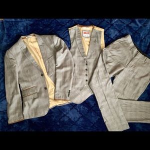 WD NY Plaid Three-Piece Suit
